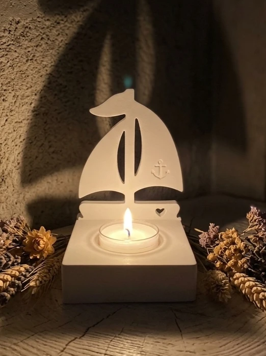 מַעֲמַד נֵרוֹן מֶרוּבָּע עִם ";גַּב"; מִשְׁתַּנֶּה